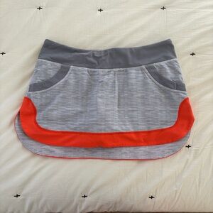 Lululemon Run for all Skirt Size 8 Gray Stripe/Orange